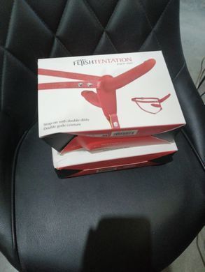 Подвійний страпон з вібрацією Fetish Tentation Vibrating Strap-On Red (м'яте паковання!!!) SO3752-R фото